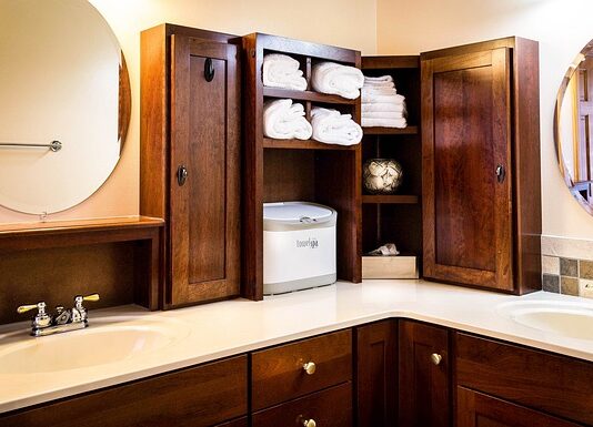 Jaki kolor ręczników do szarej łazienki?